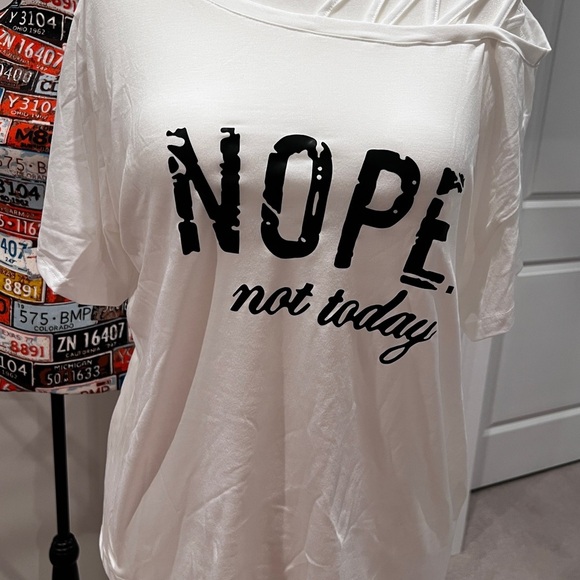 White Off the Shoulder Short Sleeve T-Shirt (NWOT) - Picture 2 of 8